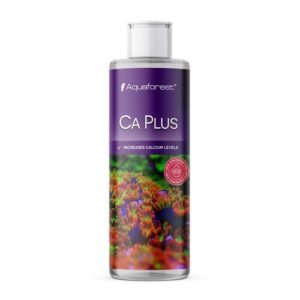 #### Aquaforest Ca Plus 250 ml – Integratore liquido di calcio per acquari marini

Aquaforest Ca Plus è un integratore liquido di calcio ad alta concentrazione, studiato per acquari marini e reef. Il calcio rappresenta uno degli elementi fondamentali della triade ed è indispensabile per la crescita dei coralli SPS, LPS, molli e di tutti gli organismi che costruiscono strutture calcaree.

Grazie alla sua formula concentrata e completamente solubile, Ca Plus permette di reintegrare rapidamente il calcio consumato dall'acquario. Inoltre, il dosaggio è semplice e preciso, rendendo il prodotto ideale per la gestione quotidiana della vasca.

#### Il ruolo del calcio negli acquari reef

Il calcio è uno degli elementi più consumati in un acquario marino ricco di coralli. Infatti, viene utilizzato continuamente per la formazione dello scheletro calcareo di SPS, LPS, alghe coralline e altri invertebrati.

Mantenere un valore stabile significa favorire una crescita regolare dei coralli e contribuire all'equilibrio generale dell'acquario.

Aquaforest Ca Plus aiuta a

 mantenere il corretto livello di calcio;
 sostenere la crescita di coralli SPS, LPS e molli;
 favorire la formazione degli scheletri calcarei;
 supportare lo sviluppo delle alghe coralline;
 mantenere una triade stabile insieme a KH e magnesio.

Per ottenere i migliori risultati consigliamo sempre di monitorare regolarmente i valori della triade.

#### Integratore pratico e già pronto all'uso

Aquaforest Ca Plus è la soluzione ideale per chi desidera un prodotto liquido, pratico e immediatamente utilizzabile.

Non è necessario preparare alcuna soluzione. Basta misurare la quantità necessaria e dosare direttamente in acquario.

Per questo motivo è particolarmente indicato per acquari di piccole e medie dimensioni oppure per chi preferisce una gestione semplice e veloce.

Negli impianti più grandi, invece, molti acquariofili scelgono gli integratori in polvere, che permettono di preparare quantità maggiori di soluzione e risultano più convenienti nel lungo periodo.

#### Modalità di utilizzo

Il dosaggio deve essere adattato al consumo reale della vasca e verificato attraverso controlli periodici dei valori.

Indicativamente

10 ml di Aquaforest Ca Plus aumentano il livello di calcio di circa 20 mgl (ppm) in 100 litri d'acqua.

Per mantenere valori stabili consigliamo di effettuare test regolari e modificare il dosaggio in base alle esigenze dell'acquario.

#### La nostra esperienza in ExoticFarm

Noi di ExoticFarm utilizziamo quotidianamente gli integratori Aquaforest nella gestione delle nostre vasche reef e degli acquari realizzati per i clienti.

Per questo motivo conosciamo molto bene il comportamento di Ca Plus e sappiamo come adattarne il dosaggio alle diverse tipologie di acquario.

Chi realizza un acquario con noi oppure sceglie il nostro servizio di consulenza riceve un supporto dedicato anche nella gestione degli integratori. Ci basta conoscere il volume della vasca, il consumo della triade e i valori rilevati per indicare con precisione quanti millilitri dosare ogni giorno.

Questo approccio permette di semplificare la gestione dell'acquario ed evita regolazioni casuali. Utilizzando gli stessi prodotti ogni giorno, possiamo fornire indicazioni pratiche, precise e personalizzate, basate sulla nostra esperienza diretta.

#### Caratteristiche principali

 Integratore liquido di calcio per acquari marini e reef.
 Formula altamente concentrata.
 Facile da dosare.
 Favorisce la crescita di coralli SPS, LPS e molli.
 Supporta la formazione degli scheletri calcarei.
 Contribuisce al mantenimento della triade.
 Sicuro per pesci, coralli e invertebrati.
 Ideale per la gestione quotidiana.
 Formato da 250 ml.

#### Formato disponibile

Aquaforest Ca Plus è disponibile nel formato da 250 ml.

Il prodotto è ideale per chi desidera un integratore liquido già pronto all'uso, preciso nel dosaggio e perfetto per la gestione quotidiana degli acquari marini e reef.
